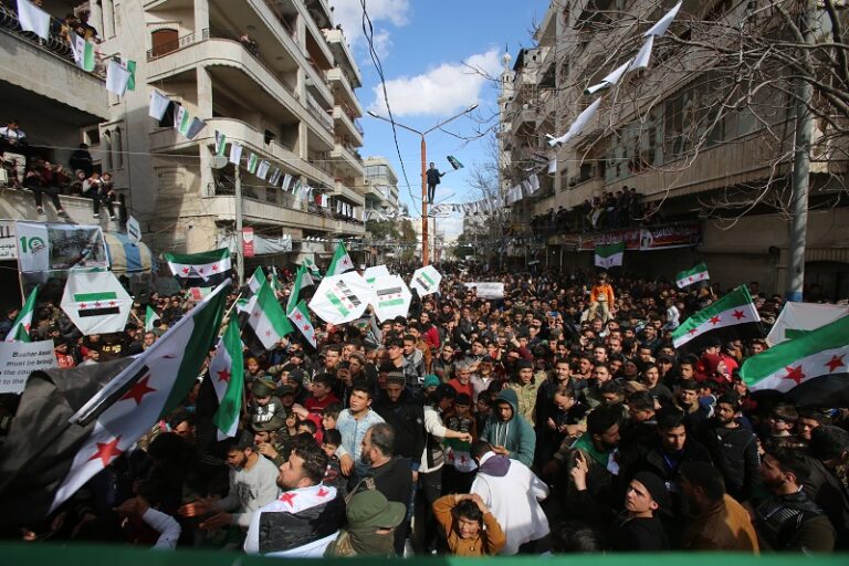 إدلب.. المظاهرات مستمرة لليوم الخامس على التوالي احتفالا بذكرى الثورة