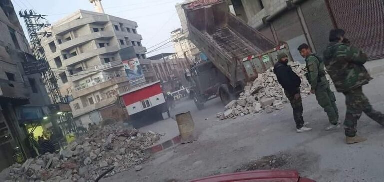 النظام يغلق منطقة السيدة زينب ويفصلها عن محيطها بسواتر ترابية