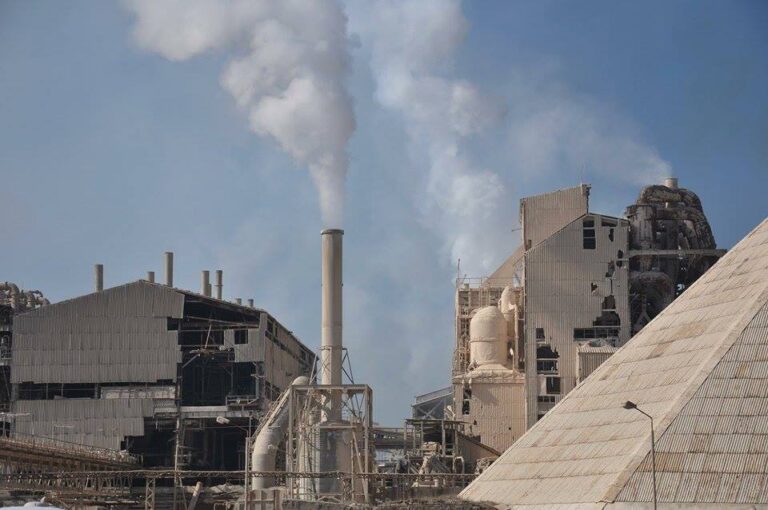 النظام: أمريكا تمنعنا من استيراد الأسمدة خوفاً من استخدامها كمتفجرات