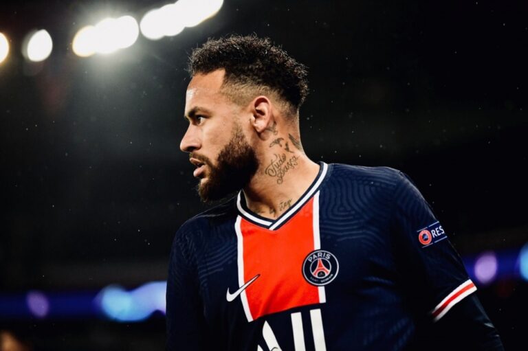 نيمار يغيب عن باريس سان جيرمان أمام برشلونة في دوري الأبطال