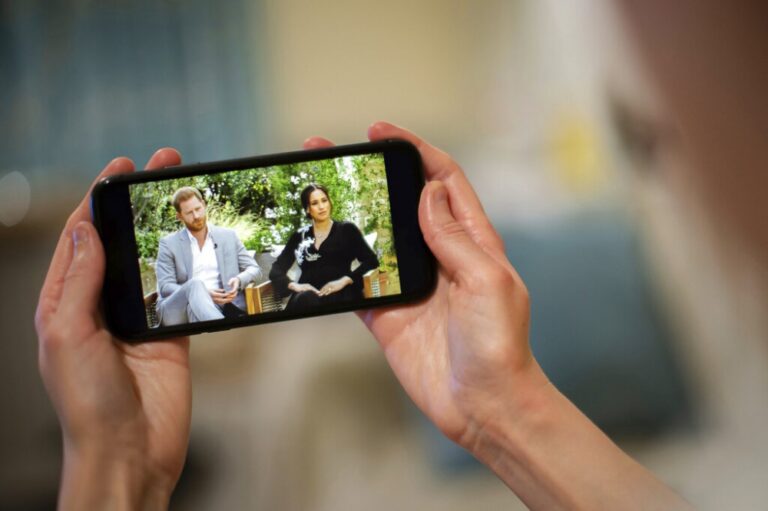 قصر باكنغهام يكسر صمته بشأن مزاعم العنصرية ضد ميغان