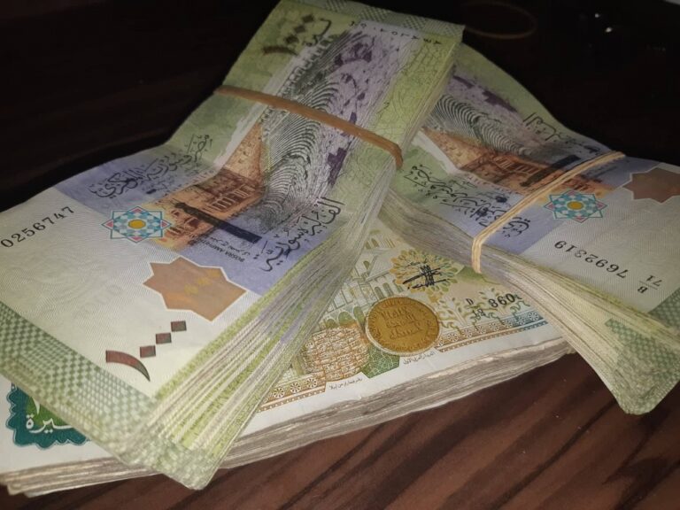 أنباء غير مؤكدة.. النظام بصدد تجفيف الليرة في الأسواق