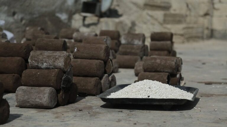 إدلب.. مصادرة أكثر من مليوني حبة كبتاغون قادمة من مناطق الأسد