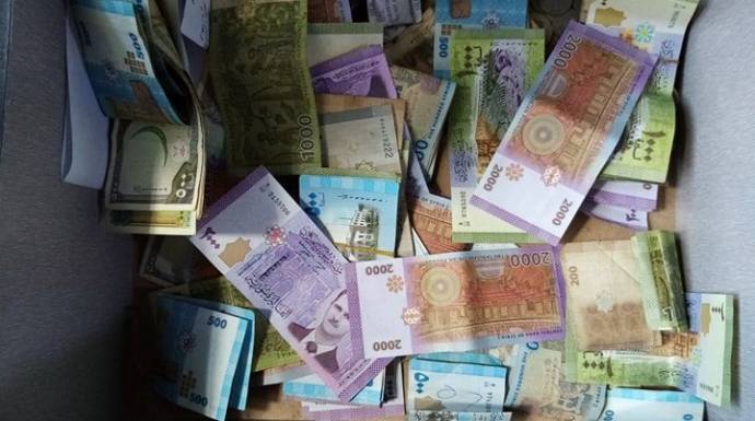 خبير اقتصادي: قد يصبح السوريون بحاجة لعربات من المال لشراء الضروريات