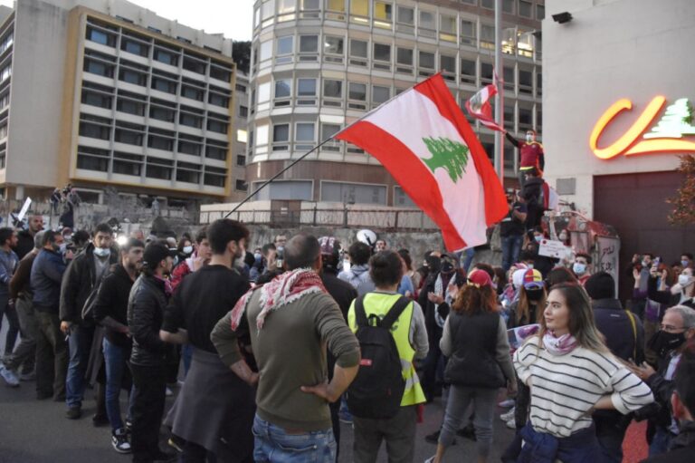 استمرار الاحتجاجات في لبنان بسبب تردي الأوضاع المعيشية