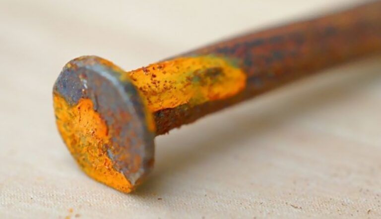 حماة.. انتزاع مسمار مغروس داخل جمجمة أربعيني في مشفى مصياف