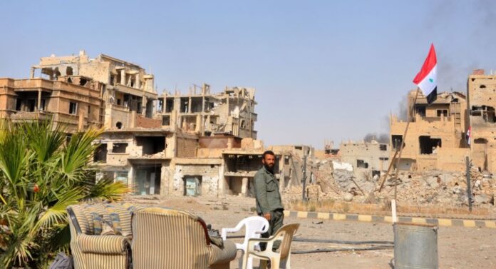 دير الزور.. النظام يطالب الأهالي بإزالة منازلهم المدمرة
