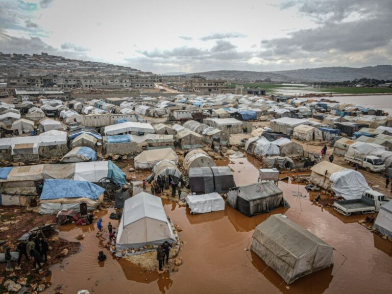انتحار نازح عشريني في مخيمات إدلب