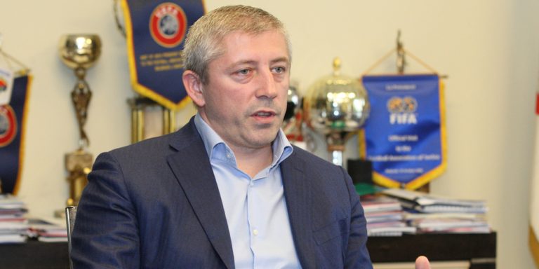 الشرطة الصربية تستجوب رئيس اتحاد كرة القدم بتهم قتل وخطف ومخدرات