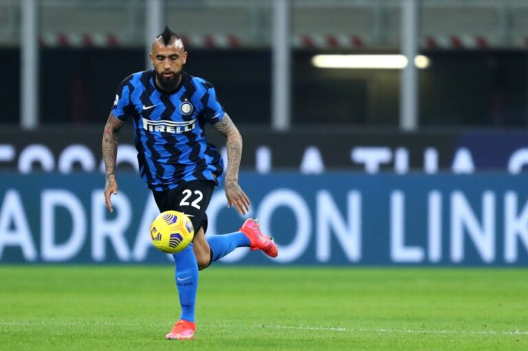 فيدال لاعب وسط إنتر ميلان يخضع لجراحة في الركبة