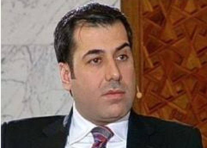 مذيع التضليل الإعلامي ينفي أنباء اعتقاله