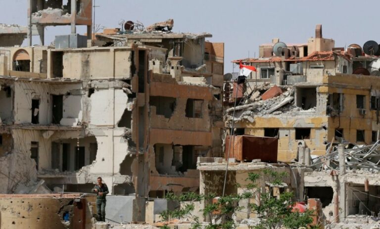 بعد 3 أعوام على مقتلهم.. العثور على جثامين أم وطفليها تحت ركام منزلهم المدمر في دوما