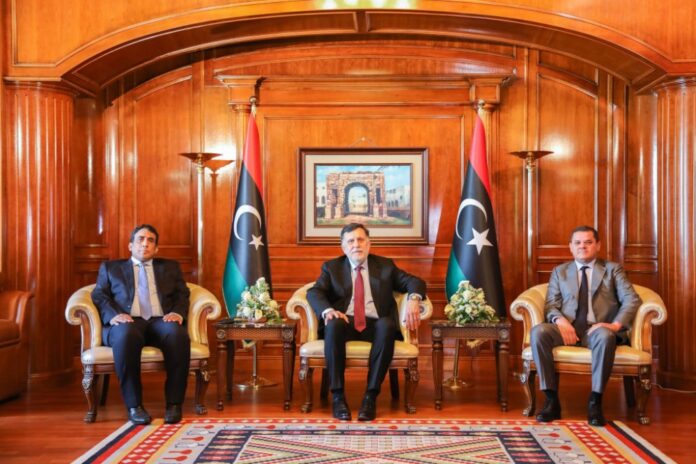 الحكومة الليبية المؤقتة تتسلم السلطة في طرابلس