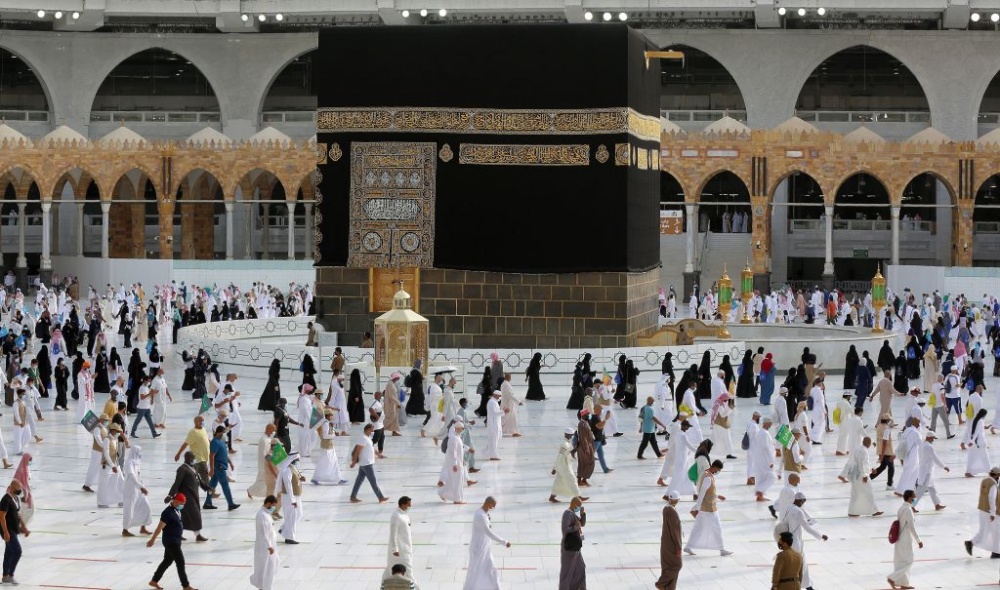السعودية تفرض غرامة على المعتمرين وزائري الحرم دون تصريح خلال رمضان