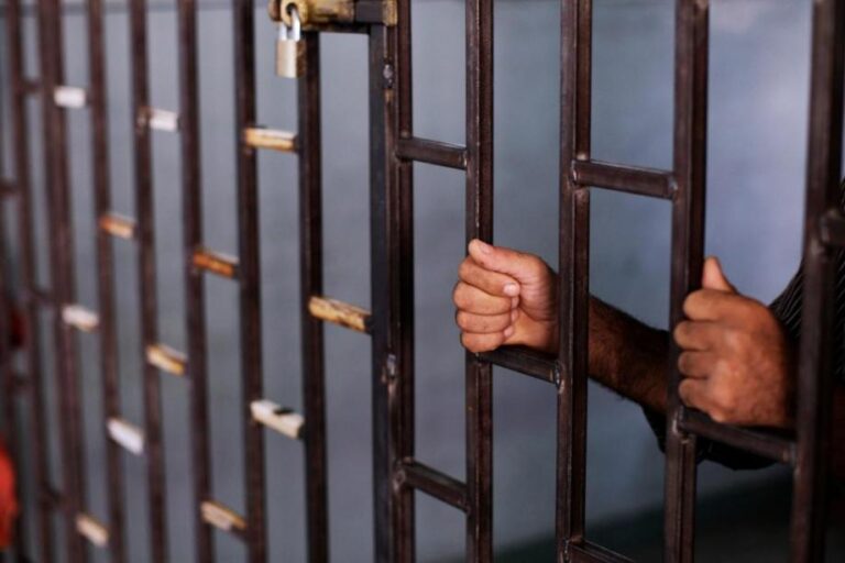 بينهم طفلان و9 سيدات.. اعتقال 143 مدنيا في سوريا الشهر الماضي
