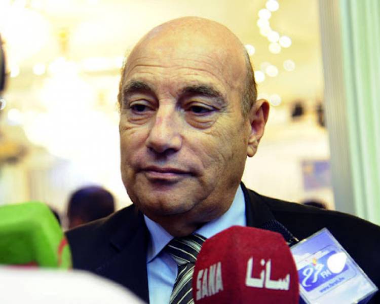وزير إعلام سابق: السوريّ جاع، لكنه صامد