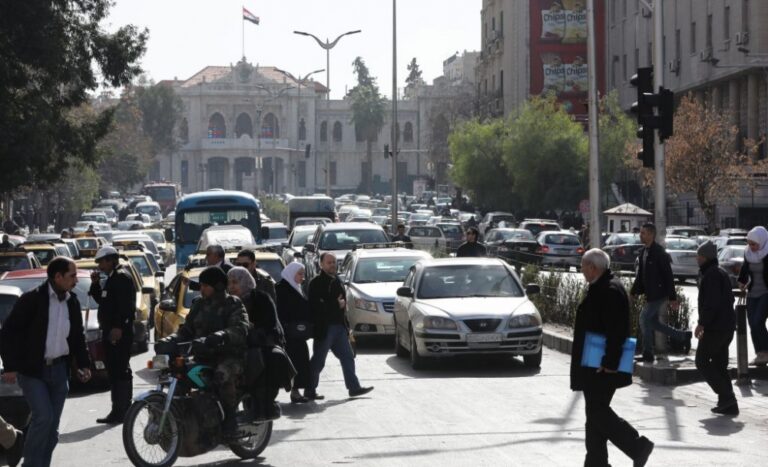 النظام يوقف العمل ويخفض نسبة دوام العاملين في الوزارات والجهات العامة