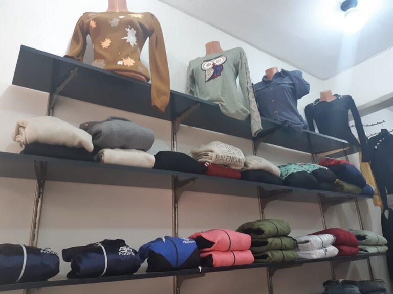 إغلاق طرق التهريب يُضرّ بتجار في المحرر