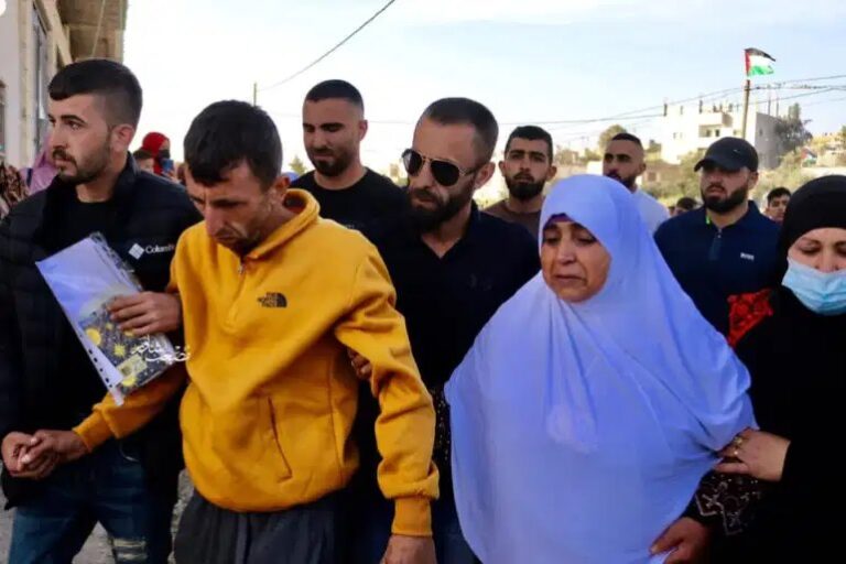 عائلة معتقل فلسطيني محرر تنفي تعرضه للتعذيب على يد معتقلين معه من حماس