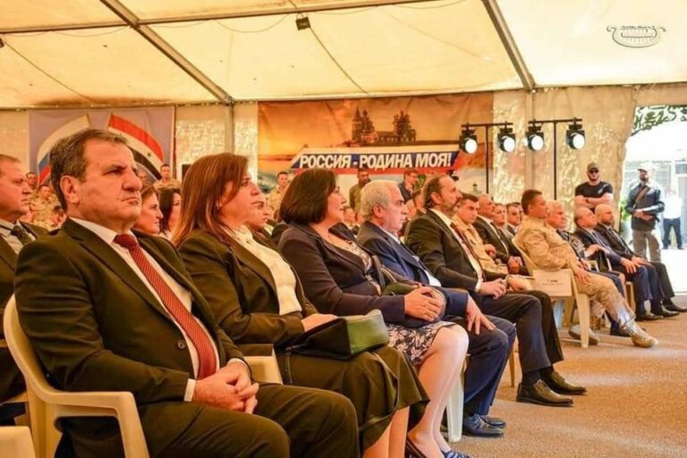في قاعدة حميميم.. الروس يحتفلون مع النظام بذكرى جلاء الفرنسيين عن سوريا