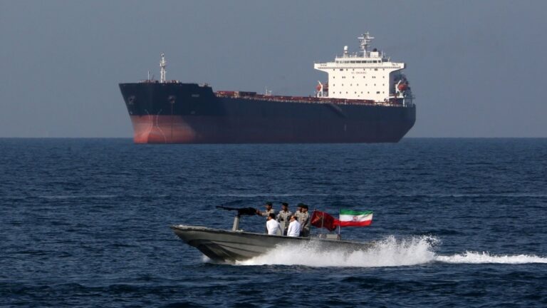 إيران تفرج عن ناقلة نفط كورية احتجزتها قبل شهور