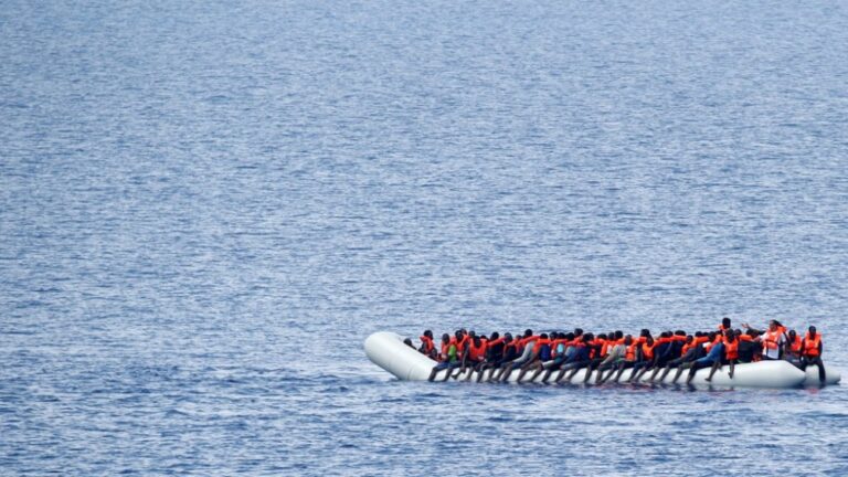 إنتربول: اعتقال 195 شخصا في حملة دولية على مهربي البشر