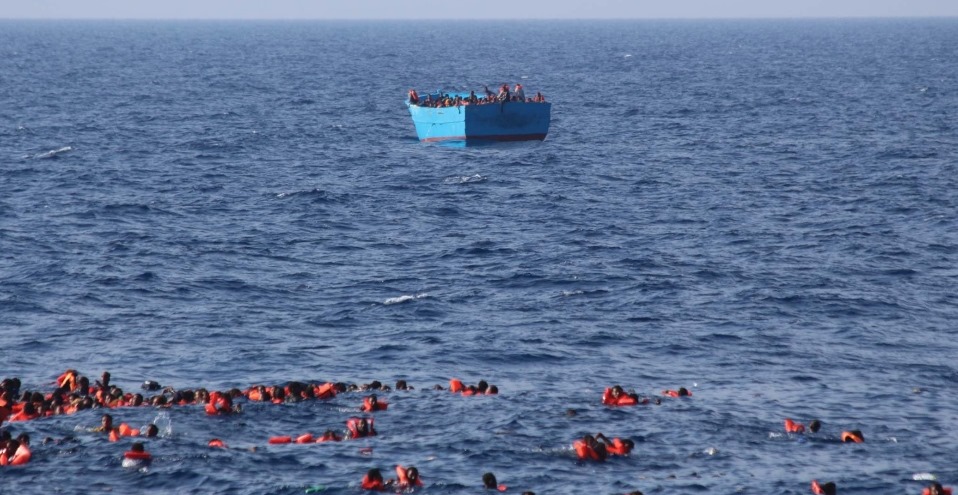 مصرع 41 مهاجرا في غرق قارب قبالة السواحل التونسية