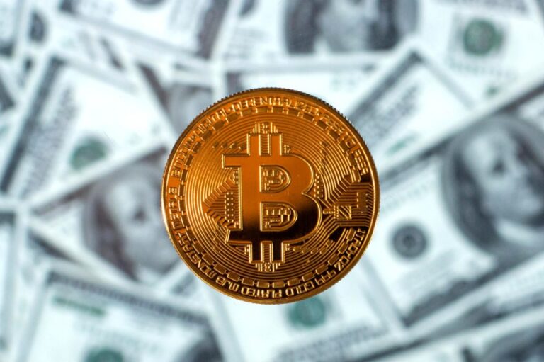 بيتكوين تبلغ مستوى قياسيا جديدا
