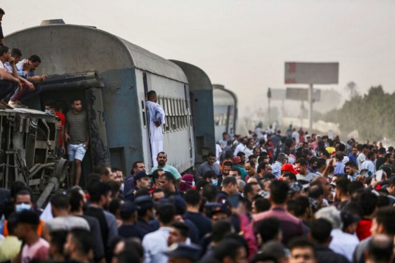 الثاني خلال شهر.. انقلاب قطار ركاب بمصر وسقوط ضحايا