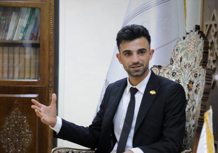 علي مصطفى المحمد: سفير الطفولة المكرَّم من الرئيس يبيت في الشارع بعد خلافات داخل الوزارة